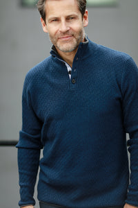 Men´s Cashmere Sweater Button Neck Andromeda in Carbon Stitch Indigo - Hommard