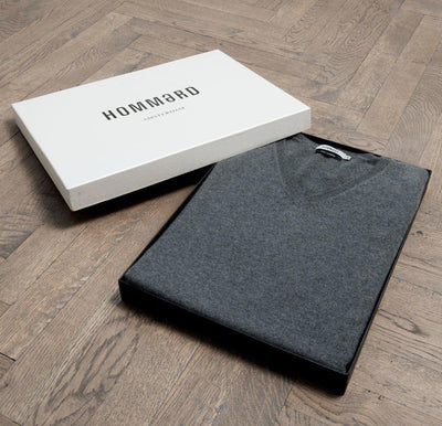 Men´s Cashmere V Neck Sweater - Hommard Grey in box
