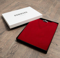 Men´s Cashmere V Neck Sweater - Hommard Bordeaux in box