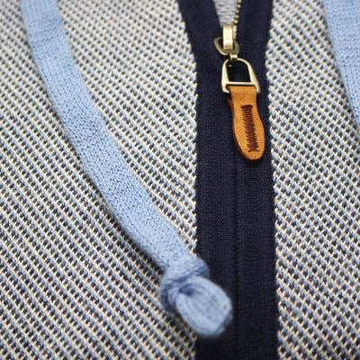 Hooded Cottom Cashmere Sweater in birdseye stitch Deauville zipper puller detail